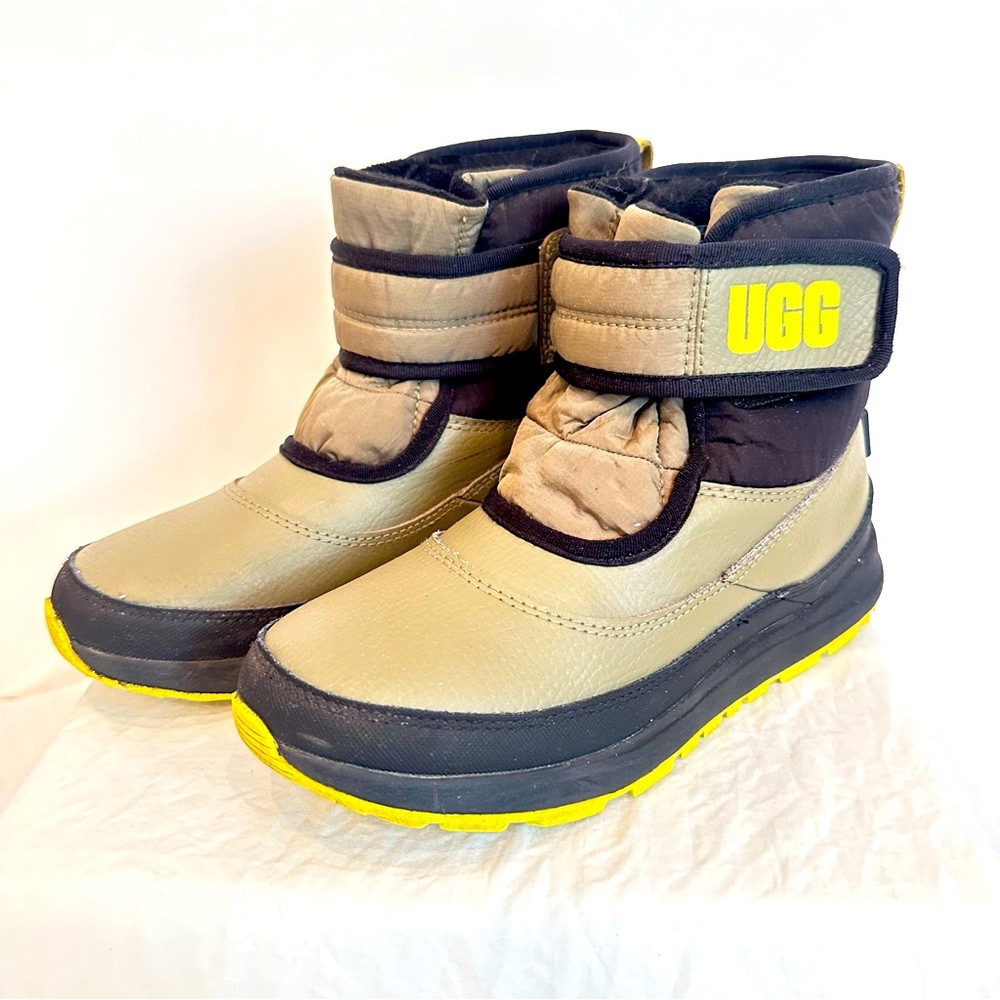 UGG Winter Boot - Picture 1 of 7
